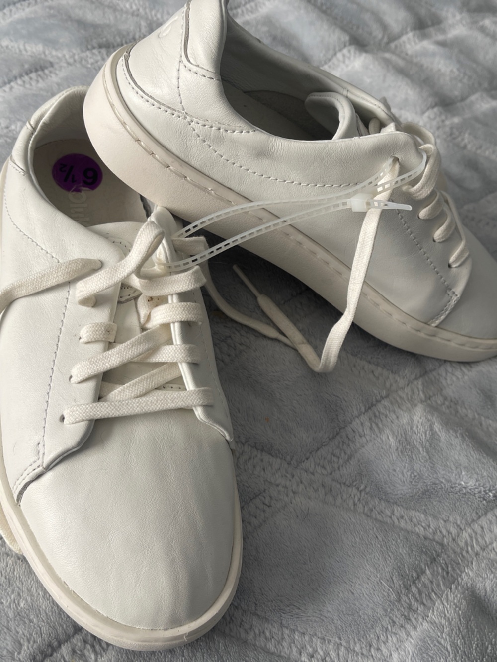 OluKai Women's White Leather Low-Top Sneakers